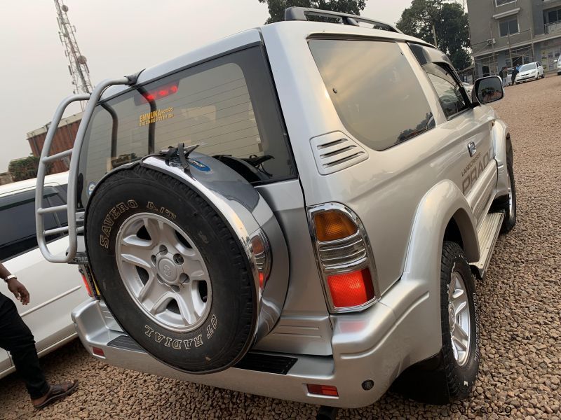 Toyota prado tx in Uganda