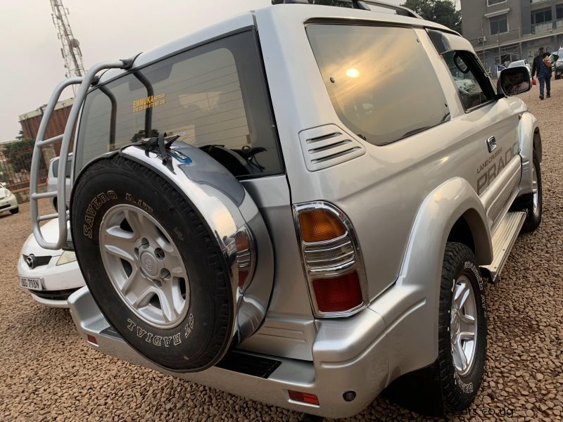 Toyota prado tx in Uganda