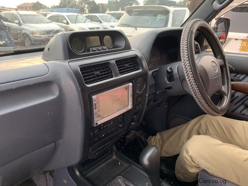 Toyota prado tx in Uganda