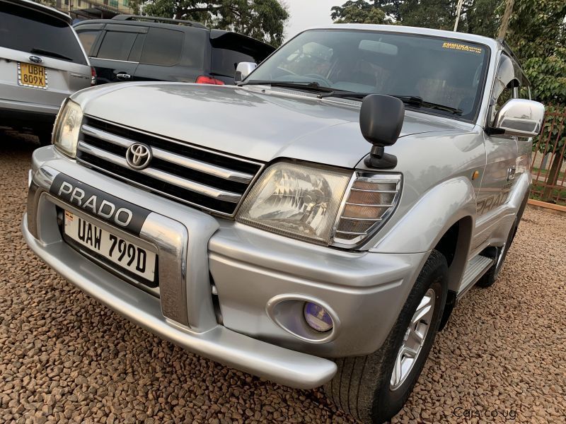 Toyota prado tx in Uganda