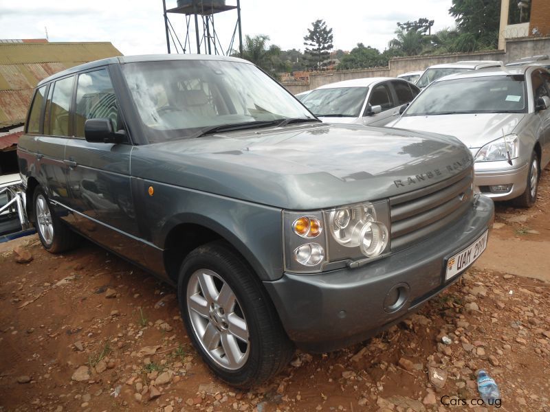Land Rover Evogue in Uganda