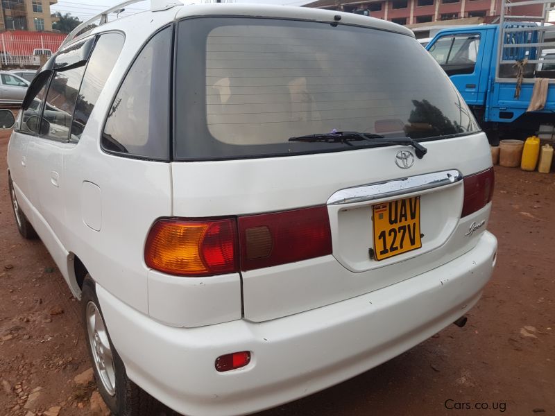 Toyota Ipsum 2000 in Uganda