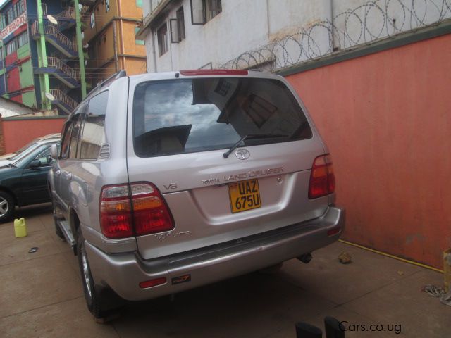Toyota Land Cruiser (V8) in Uganda