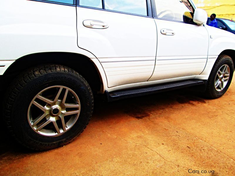 Toyota Land Cruiser V8 in Uganda