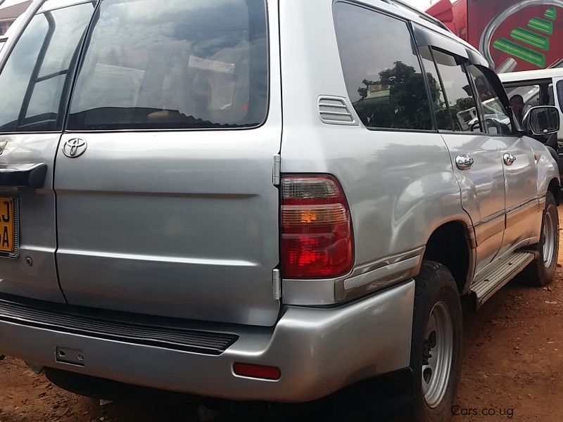 Toyota Landcruiser vx in Uganda