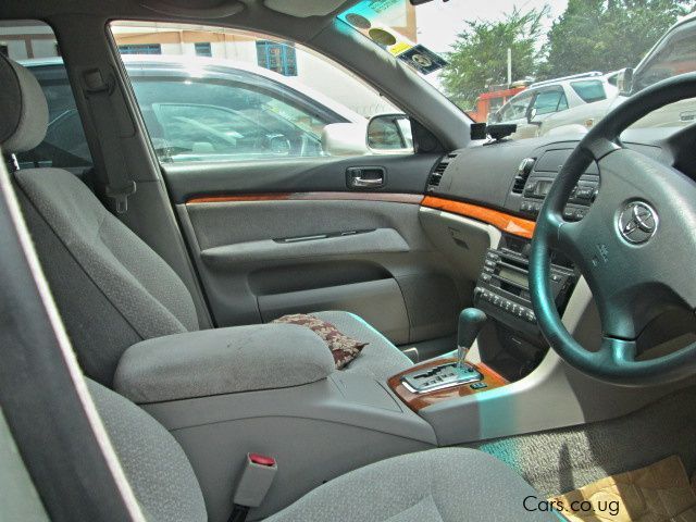 Toyota Mark II grande in Uganda