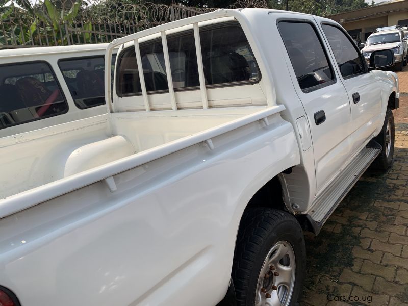 Toyota hilux  in Uganda