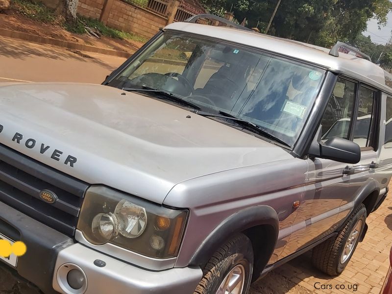 Land Rover Discovery in Uganda