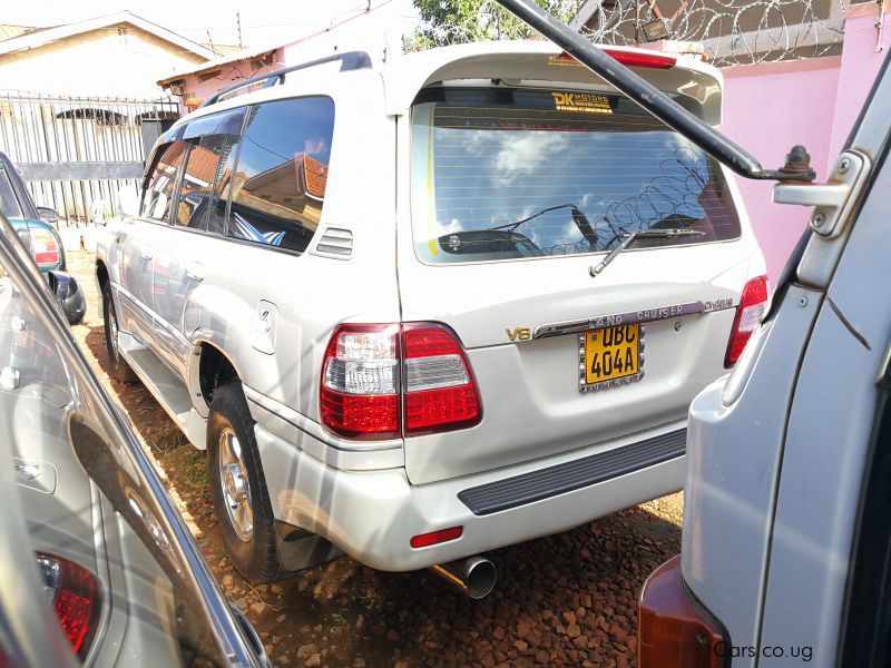 Toyota Land cruiser v8 in Uganda
