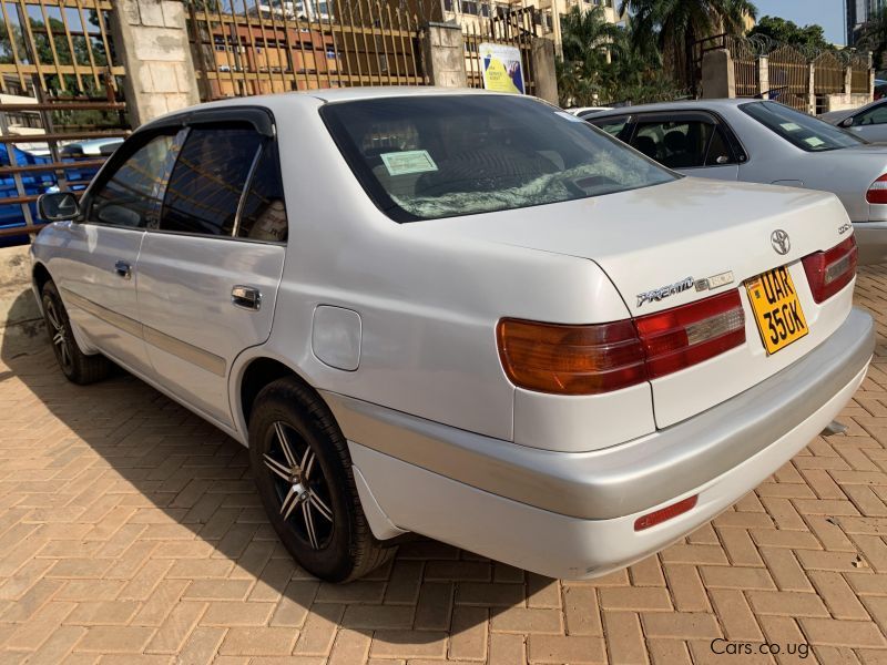 Toyota premio in Uganda