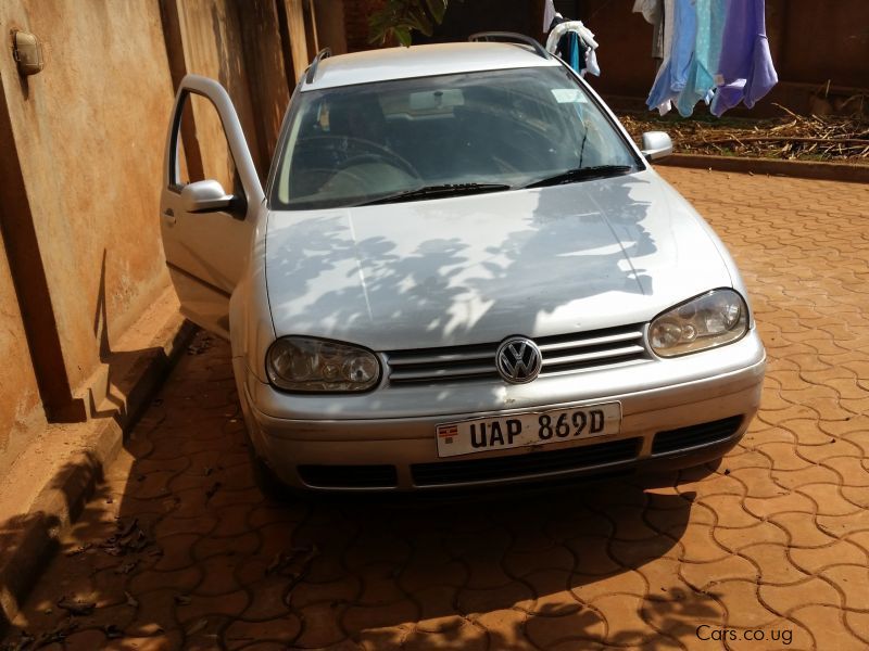 Volkswagen GOLF 4 in Uganda