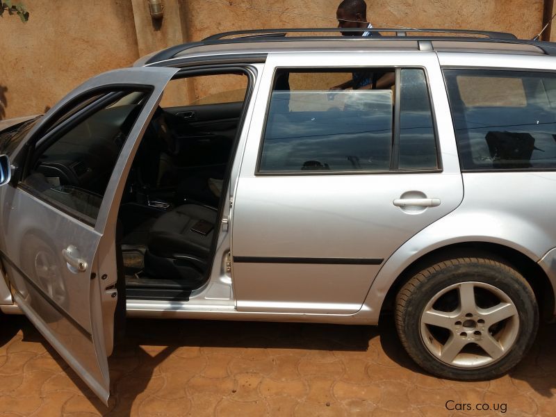Volkswagen GOLF 4 in Uganda