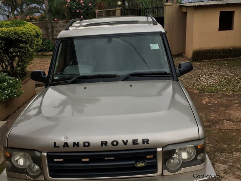 Land Rover Discovery in Uganda