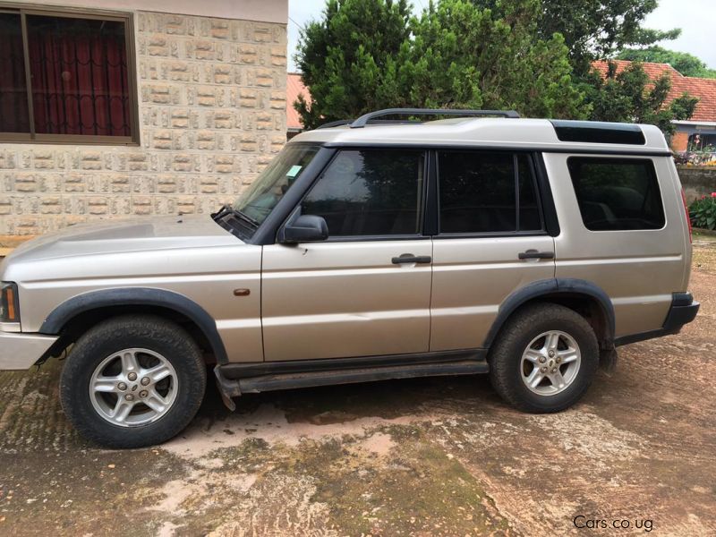 Land Rover Discovery in Uganda