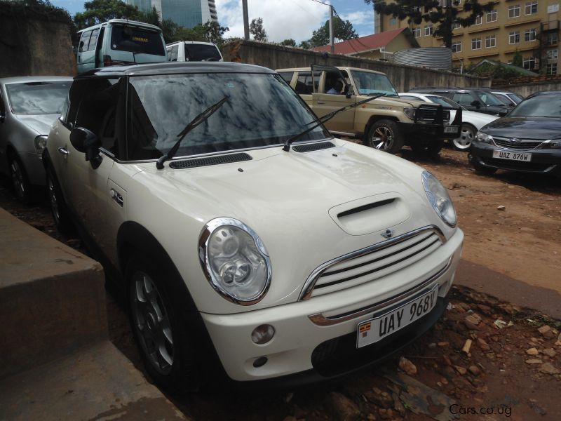Mini Cooper in Uganda
