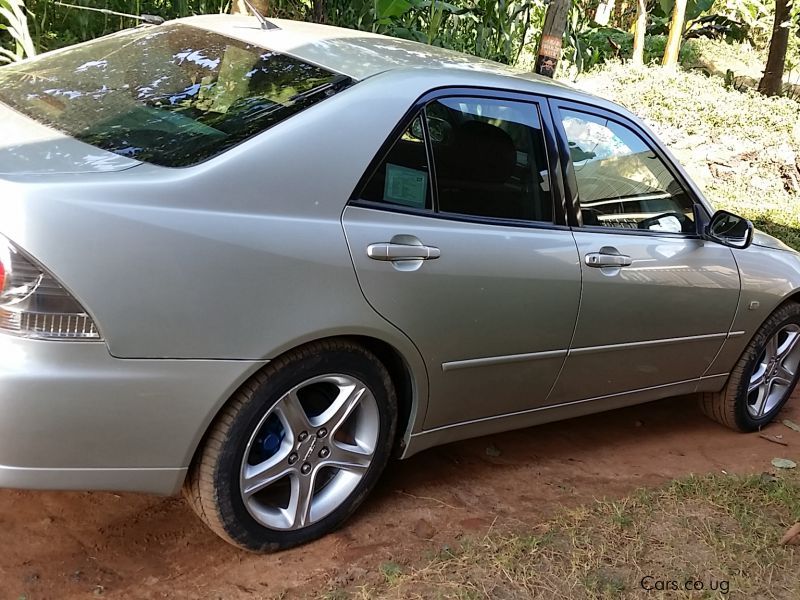 Toyota Altezza 2002 in Uganda