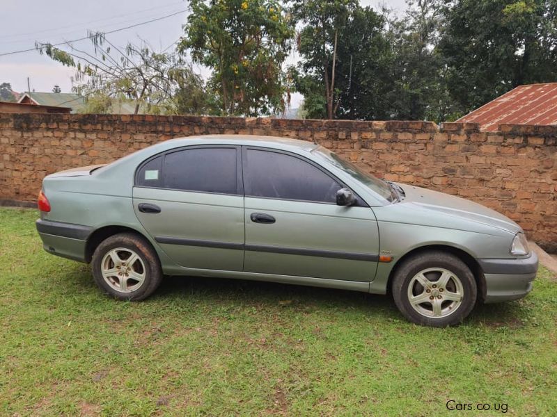 Toyota Avensis 1.6 vvti in Uganda