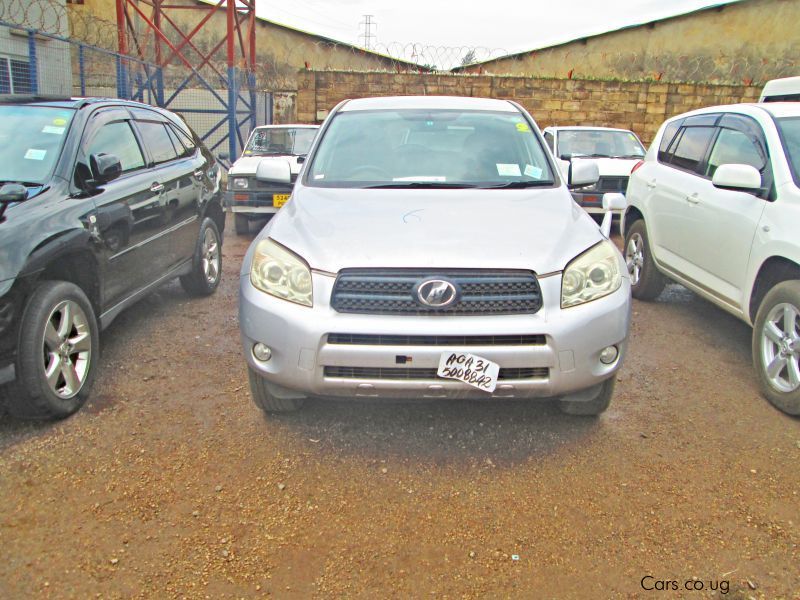 Toyota RAV 4 in Uganda