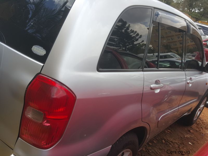 Toyota Rav4 in Uganda