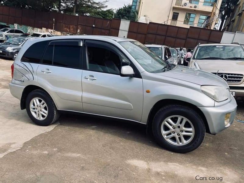 Toyota Rav4 Vvti in Uganda