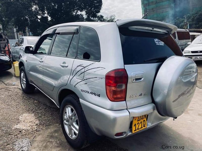 Toyota Rav4 Vvti in Uganda