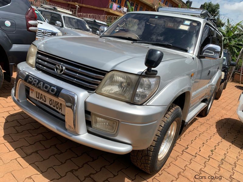 Toyota prado tx in Uganda