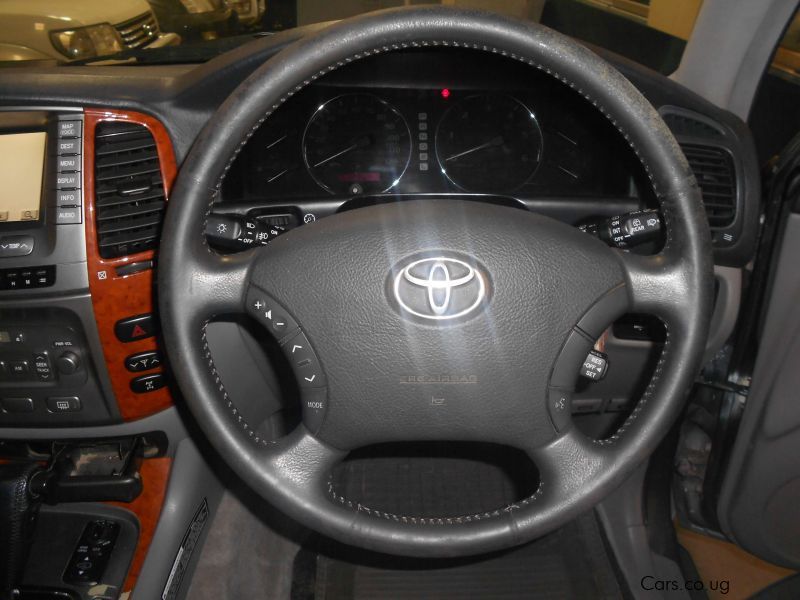 Toyota LAND CRUISER VX in Uganda