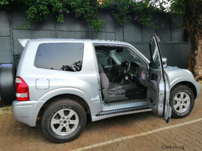 Mitsubishi Pajero 3 doors in Uganda