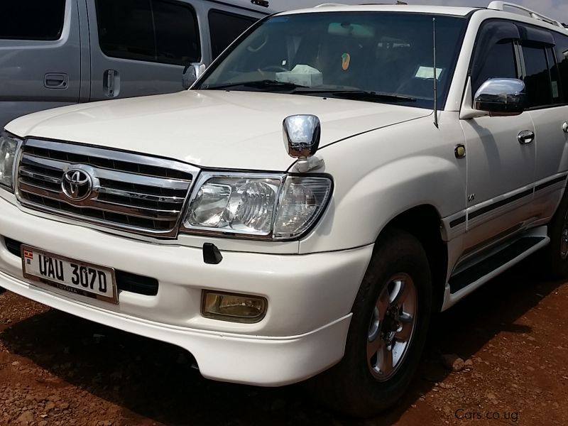 Toyota Land cruiser v8 in Uganda