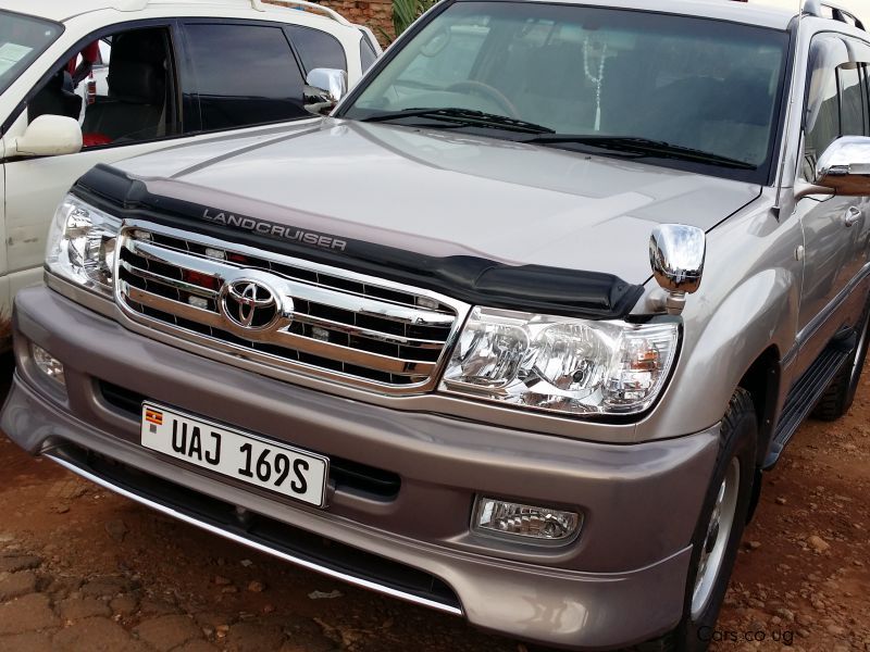 Toyota Landcruiser v8 in Uganda