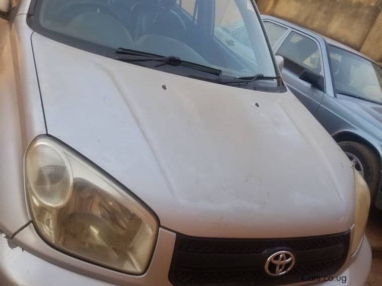Toyota RAV 4 in Uganda