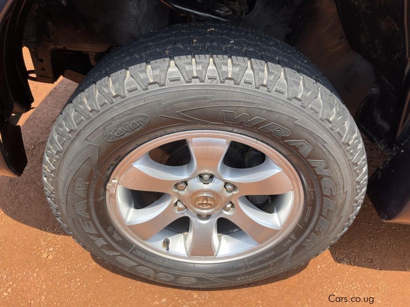 Toyota prado tx in Uganda