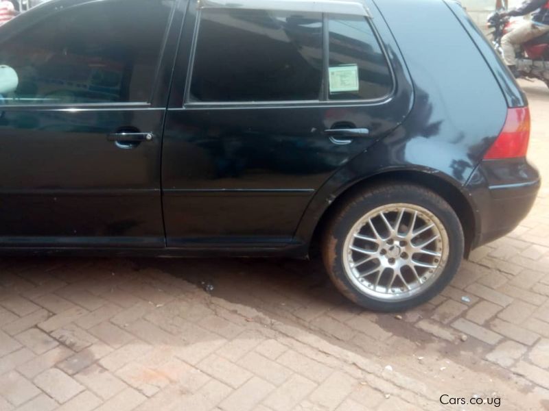 Volkswagen Golf 4 in Uganda