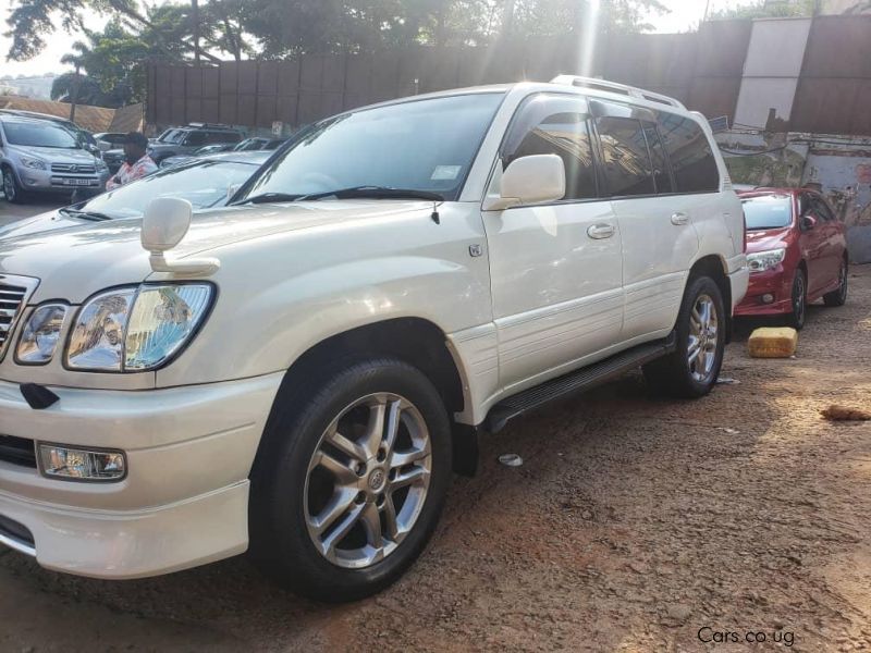 Toyota Cygnus in Uganda