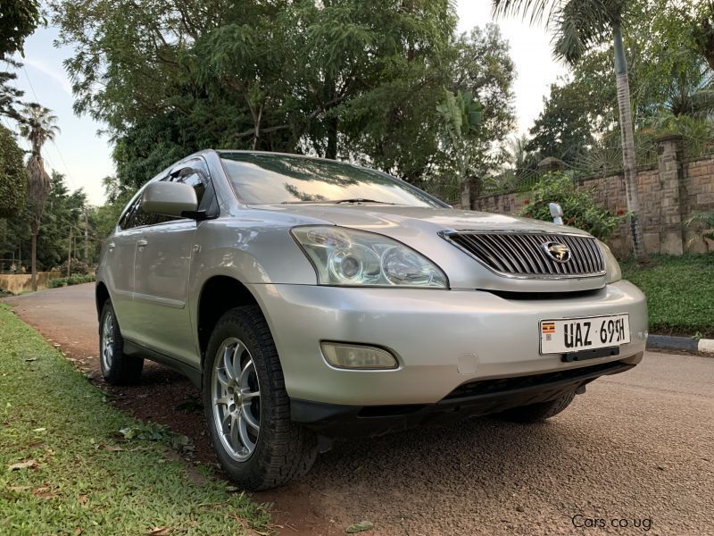 Toyota Harrier in Uganda