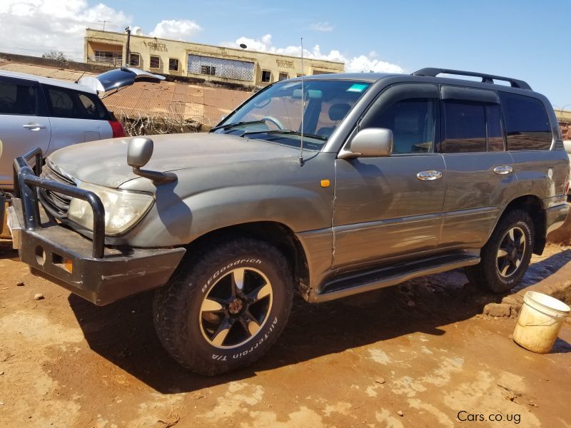 Toyota Land Cruiser VX in Uganda