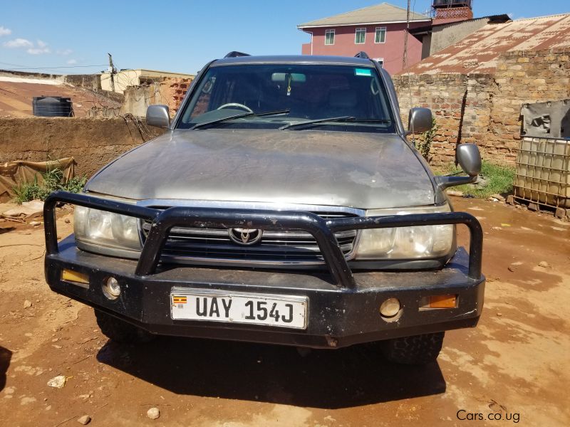 Toyota Land Cruiser VX in Uganda