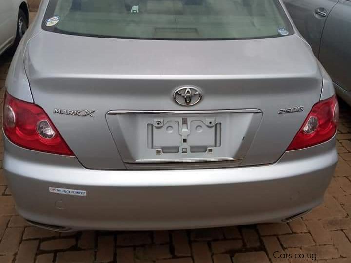 Toyota MARK X in Uganda