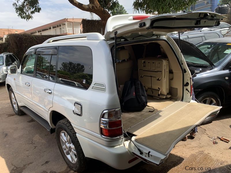 Toyota land cruiser cygnus in Uganda