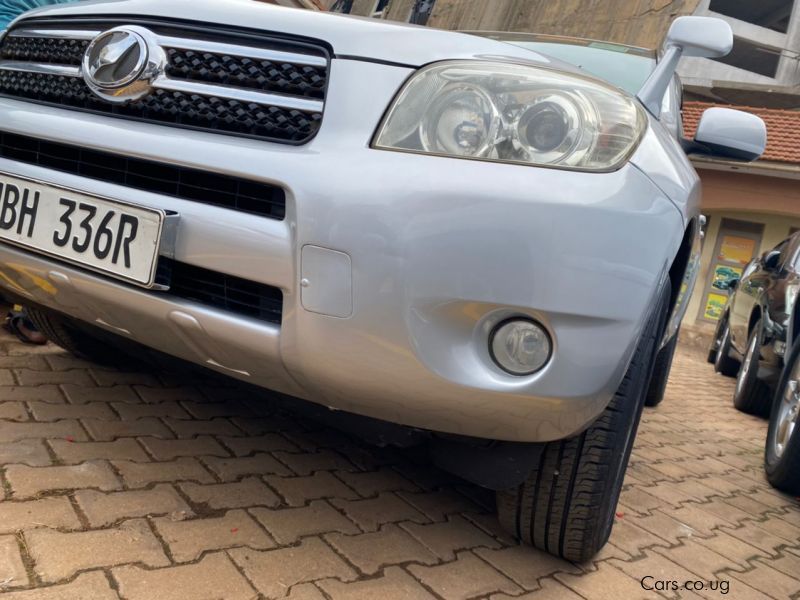 Toyota Rav4 in Uganda