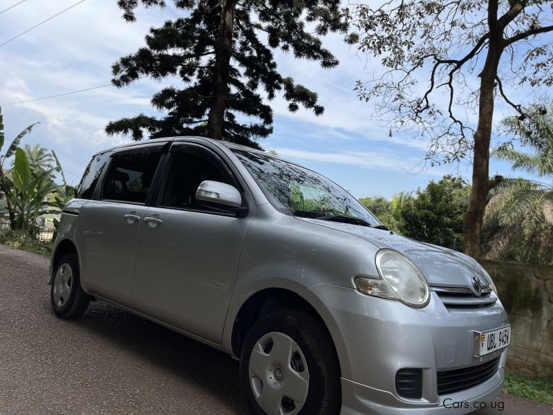 Toyota Sienta in Uganda