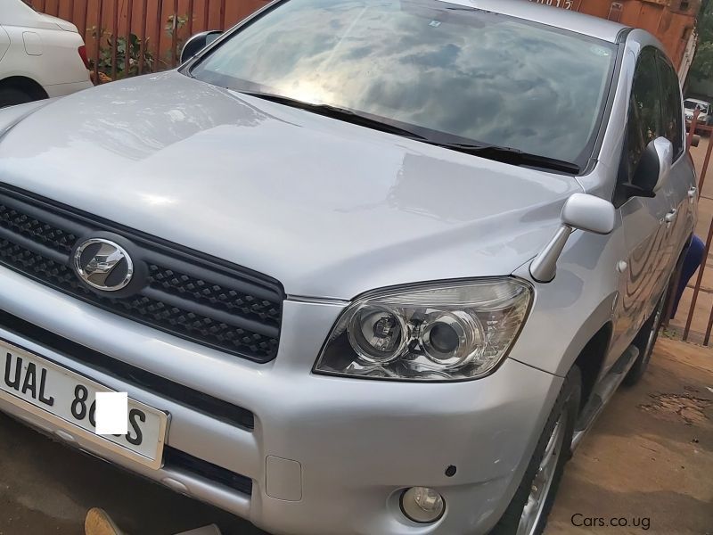 Toyota rav4  in Uganda