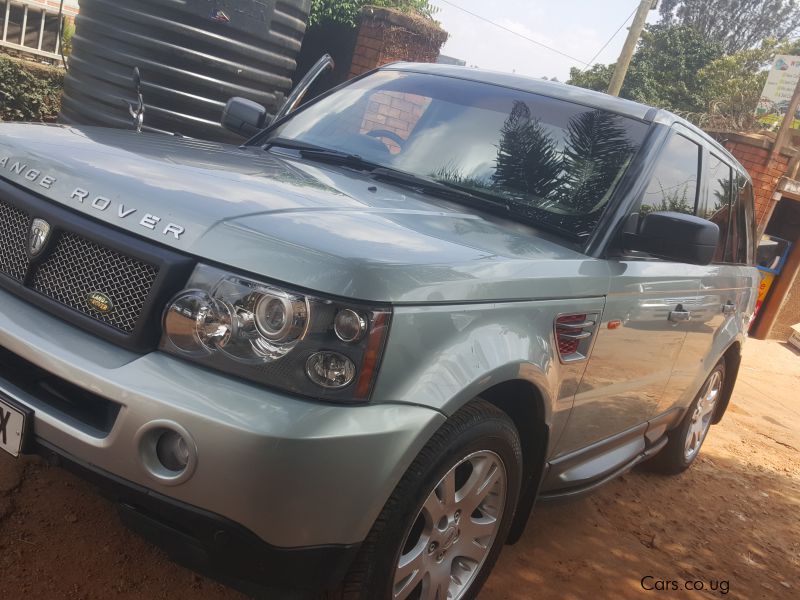 Land Rover rangerover in Uganda