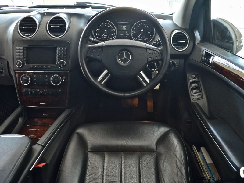 Mercedes-Benz ML 280 in Uganda