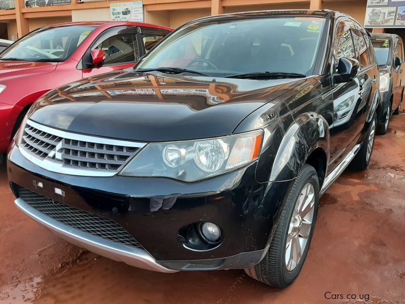 Mitsubishi Out Lander in Uganda