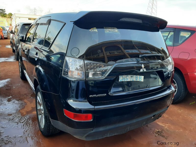 Mitsubishi Out Lander in Uganda