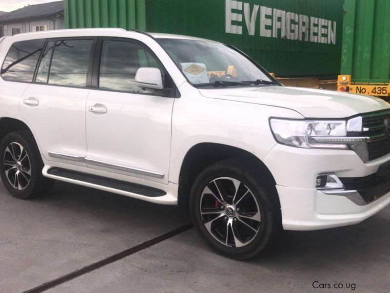 Toyota LAND CRUISER V8 in Uganda