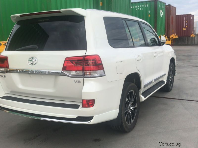 Toyota LAND CRUISER V8 in Uganda