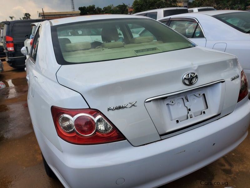 Toyota MARK X in Uganda