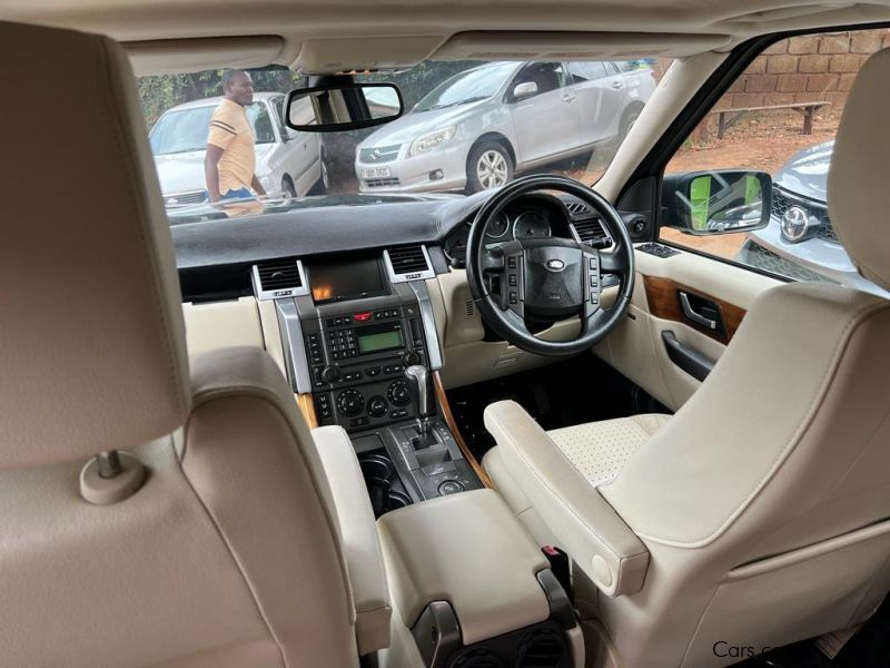 Land Rover range rover in Uganda